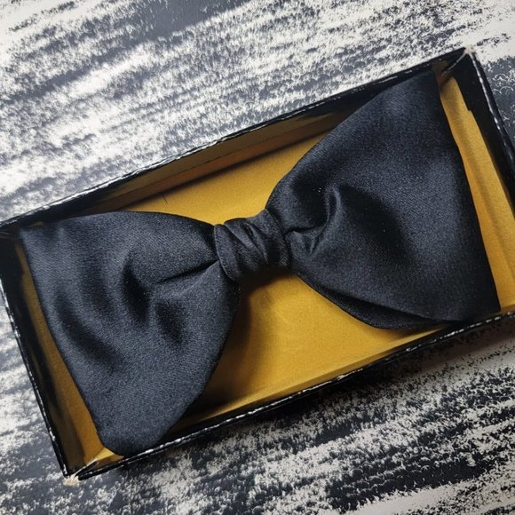 ROYAL Rust Resistant Vintage Black Clip-on Butterfly Bowtie NWOT - Picture 3 of 6